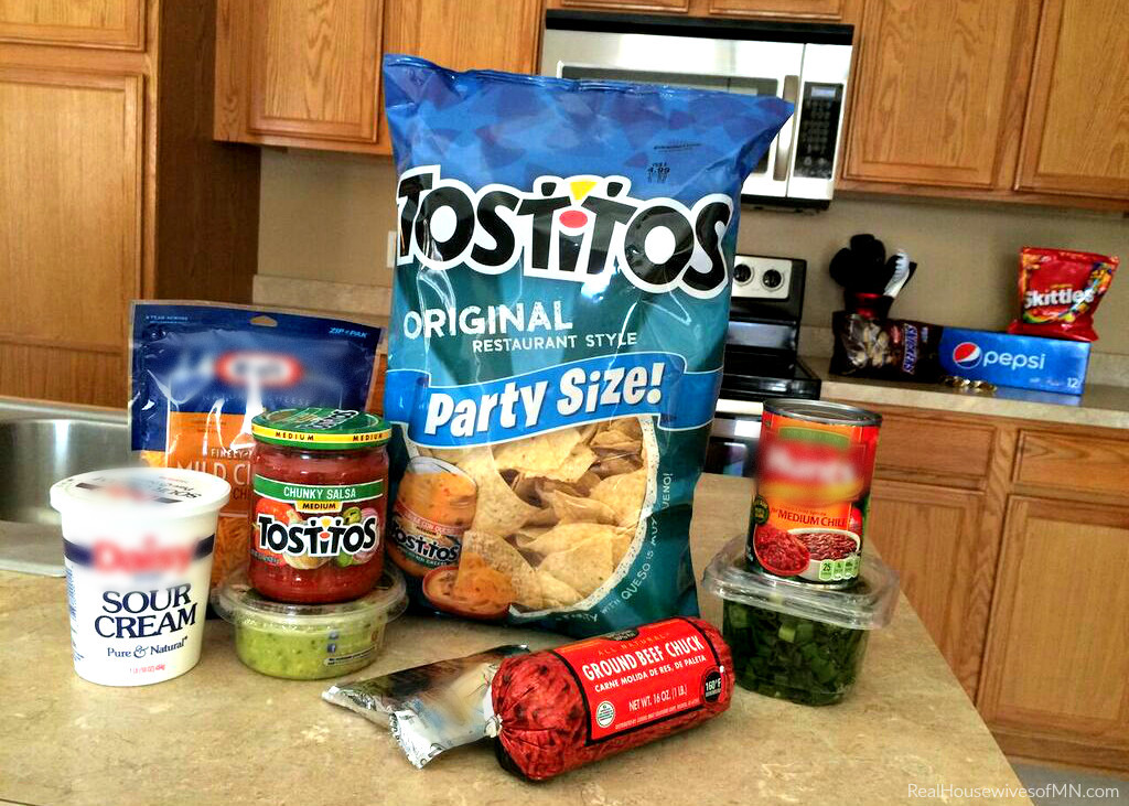 Game Day cheesy chili nachos with tostitos #ad