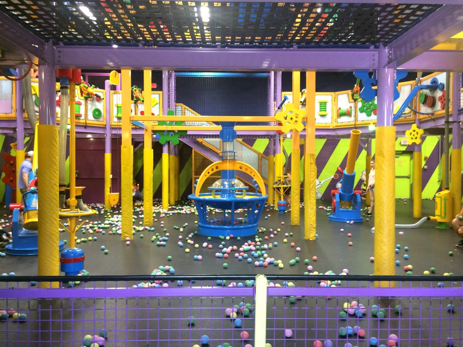 planet snoopy ball pit
