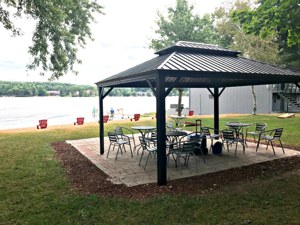 delton oaks resort outdoor relaxing area