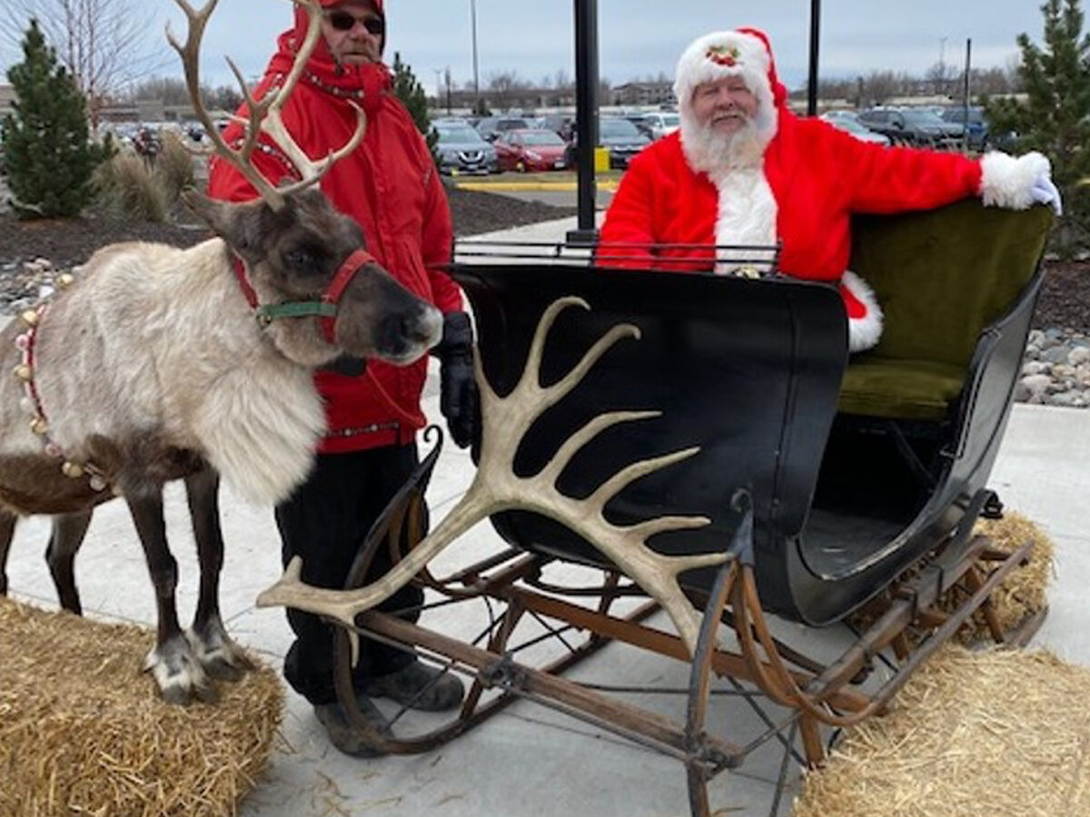 FREE Event: Santa & Live Reindeer Photos at Albertville Premium Outlets